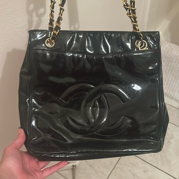 CHANEL Black Patent Leather Shoulder Bag - Picture 1 of 13